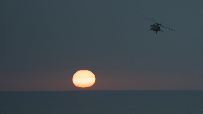 Pelo Menos Desaparecidos Ap S Naufr Gio De Barco Tur Stico No Mar