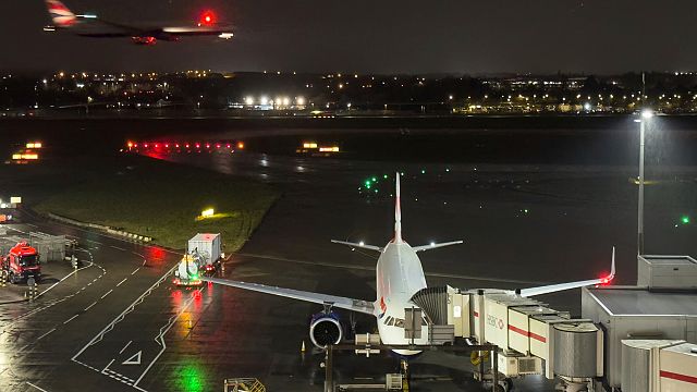 Plane lands at Heathrow as airport resumes limited operations following fire thumbnail