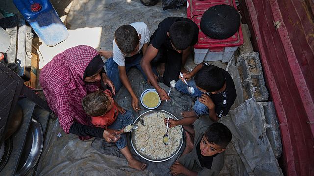 Desperate Palestinians queue for food at soup kitchen during Eid al-Adha thumbnail