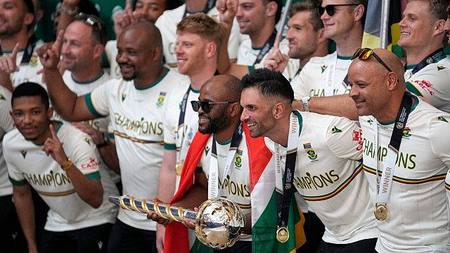 Hero's welcome for South African males's cricket team thumbnail