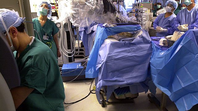 Première chirurgie robotique à distance entre la Floride et Luanda