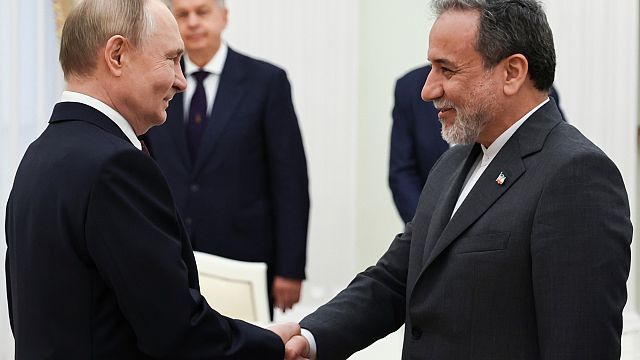 Moscou : l’Iran dénonce des attaques « illégitimes » et reçoit le soutien de Vladimir Poutine