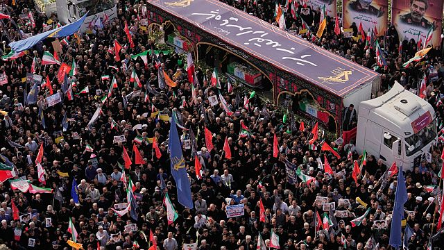 Iran : funérailles des chefs des gardiens de la révolution