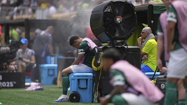 Football : comment adapter la Coupe du Monde au réchauffement climatique ?