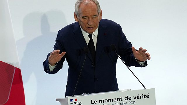 France : orientations budgétaires, Bayrou sous le feu des critiques