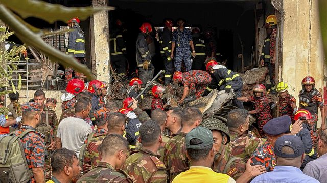Bangladesh : au moins 27 morts dans le crash d'un avion de l'armée
