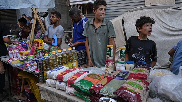 In Gaza, gangs and merchants sell food aid at exorbitant prices thumbnail