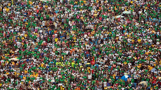 Pékin : des milliers de jeunes réunis pour appeler à la paix dans le monde