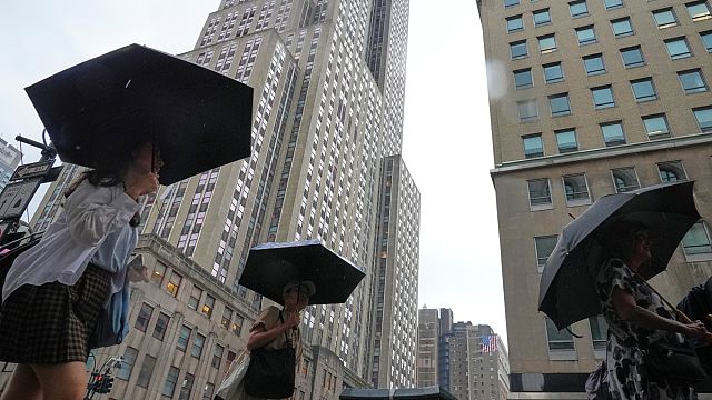 Heavy rain triggers flash floods and travel chaos on US East Wing thumbnail