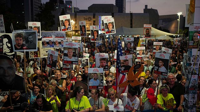 Israel: anti-govt protesters take to the streets in Tel Aviv thumbnail