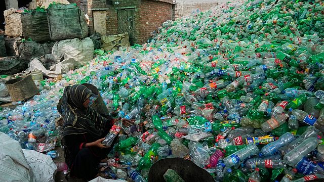 Global plastics treaty talks in Geneva stall as deadline looms thumbnail