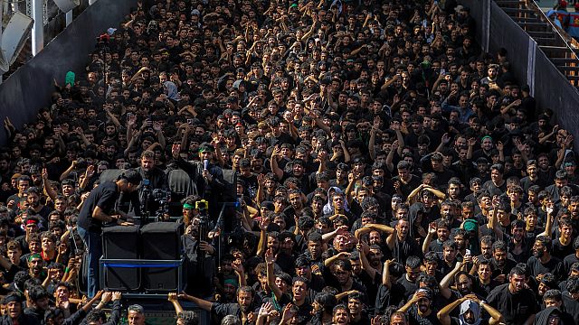 Milijoni vernikov se zgrinjajo v Karbalo na Arbaeen, Iran pa obeležuje spomin s pohodi