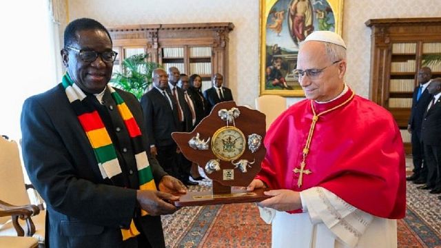 Vatican : le pape reçoit le président zimbabwéen Emmerson Mnangagwa