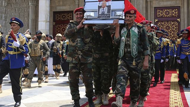 Yémen : funérailles du Premier ministre houthi Al-Rahawi tué dans un raid israélien