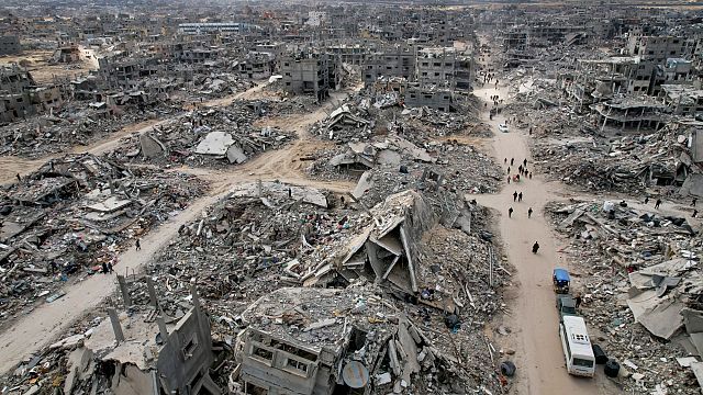 Dead and wounded Palestinians taken to hospitals after Gaza strike