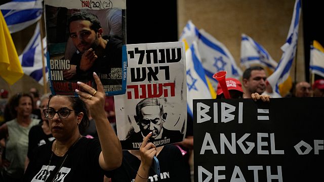 Protesters rally at Ben Gurion Airport against Netanyahu before US visit