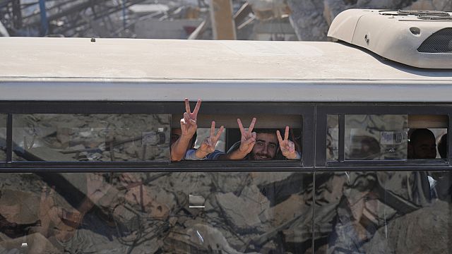 Les prisonniers palestiniens libérés rentrent chez eux dans le cadre de l'accord de cessez-le-feu à Gaza