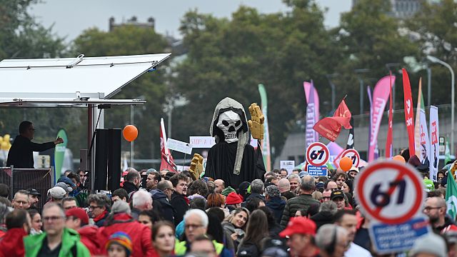 Tens of thousands join national strike in Belgium over welfare cuts