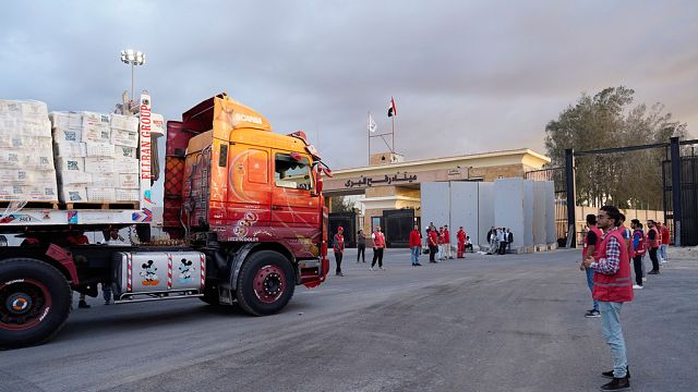 Egyptians call for Rafah border crossing with Gaza Strip to be reopened