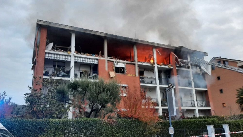 Incendio E Crollo Palazzina Pinerolo Un Morto E Due Dispersi Euronews