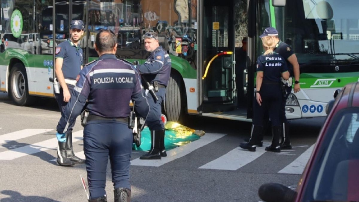 Investito E Ucciso Da Bus Il Pm Di Milano Ha Indagato L Autista Euronews