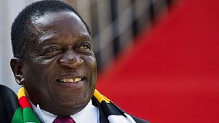Zimbabwe govt - civil servants reach 140% salary hike deal