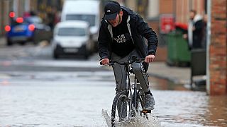 Des inondations au Royaume-Uni après la tempête Dennis [No Comment]