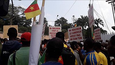 Cameroun : la rue se dresse contre les "pressions" de Macron