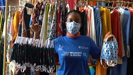 Fabrication au Liberia des masques de protection contre le coronavirus [No Comment]