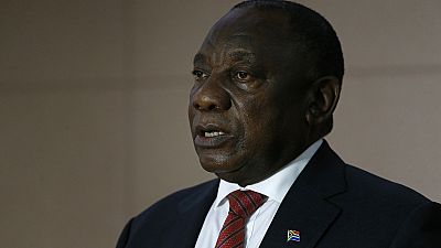 Afrique du Sud : une ministre convoquée par le président pour avoir violé le confinement
