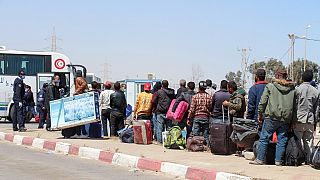 Bloqués en Libye, des centaines de Tunisiens sont parvenus à franchir la frontière
