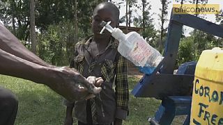 Kenya : âgé de 9 ans, Steeve Wamukota  crée une machine à laver les mains [Vidéo]