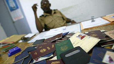 Passeports biométriques en RDC : des ONGs anti-corruption saisissent la justice belge