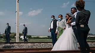 Photos: Ethiopian PM 'gatecrashes' wedding photoshoot