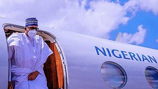 Photos: Nigeria president finally wears face mask