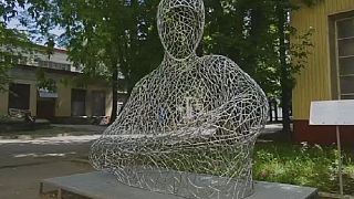 Russian sculptor creates large-scale metal art