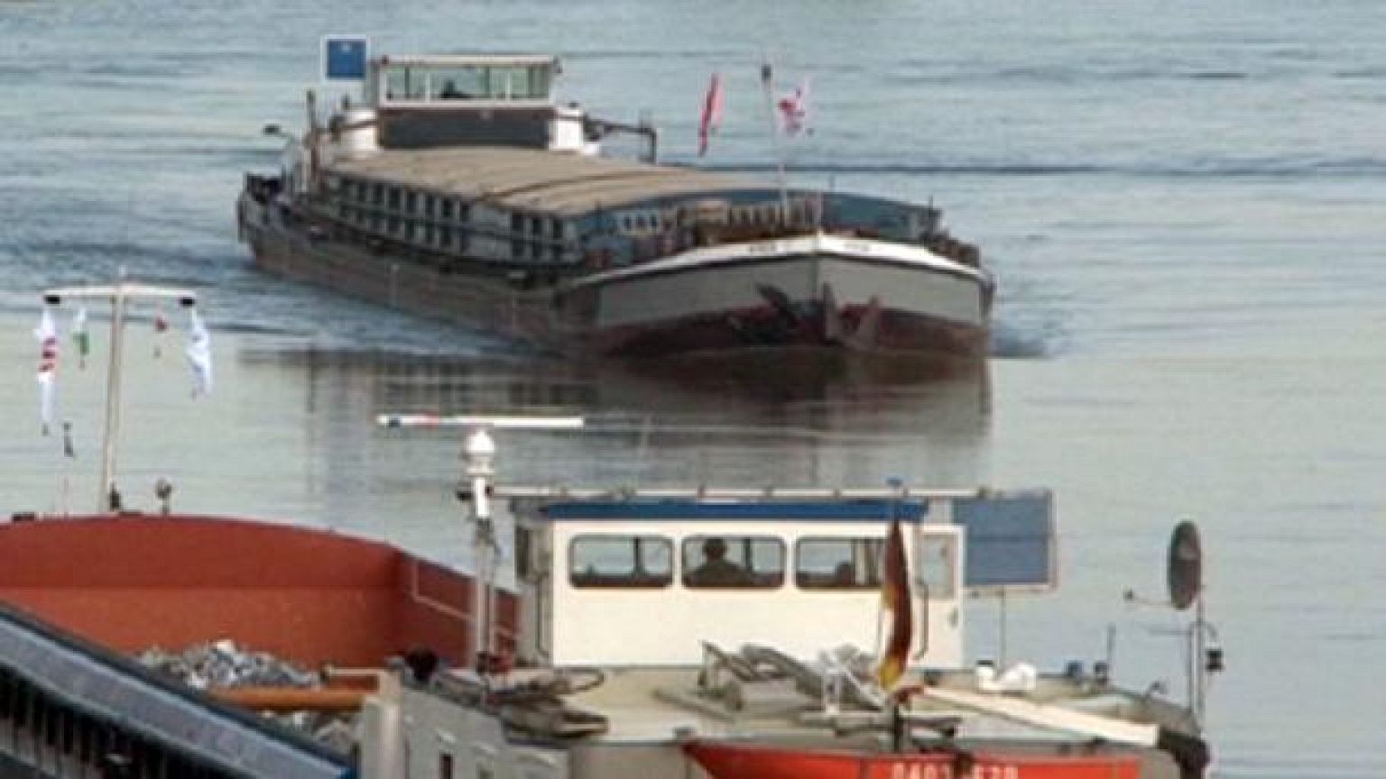 Водный транспорт против грузовиков