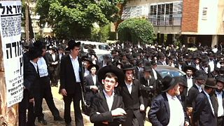 Thousands Attend Rabbi's Funeral