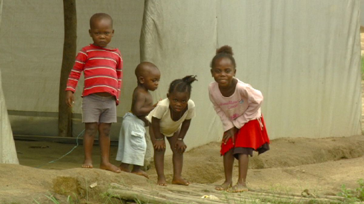 Liberia: Cruzando el Cavalla.