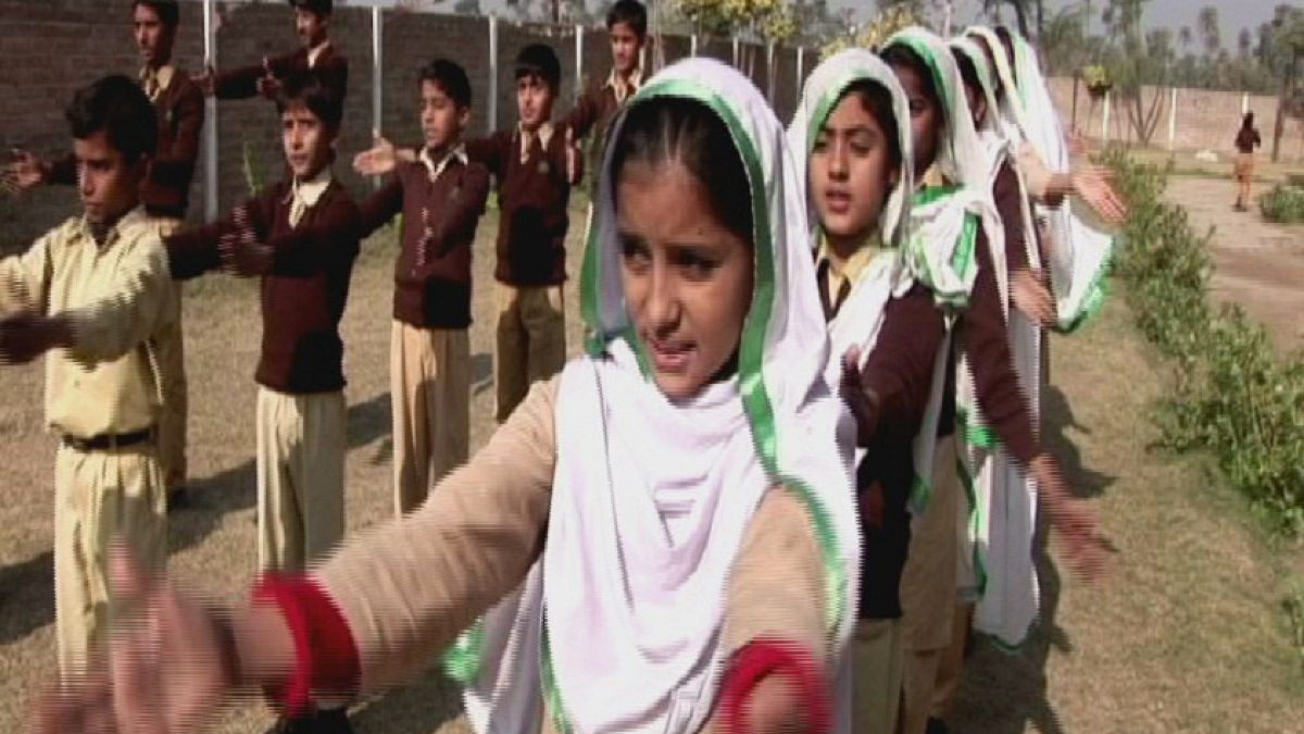 Pakistan ve Afganistan'da kız çocuklarının eğitimi
