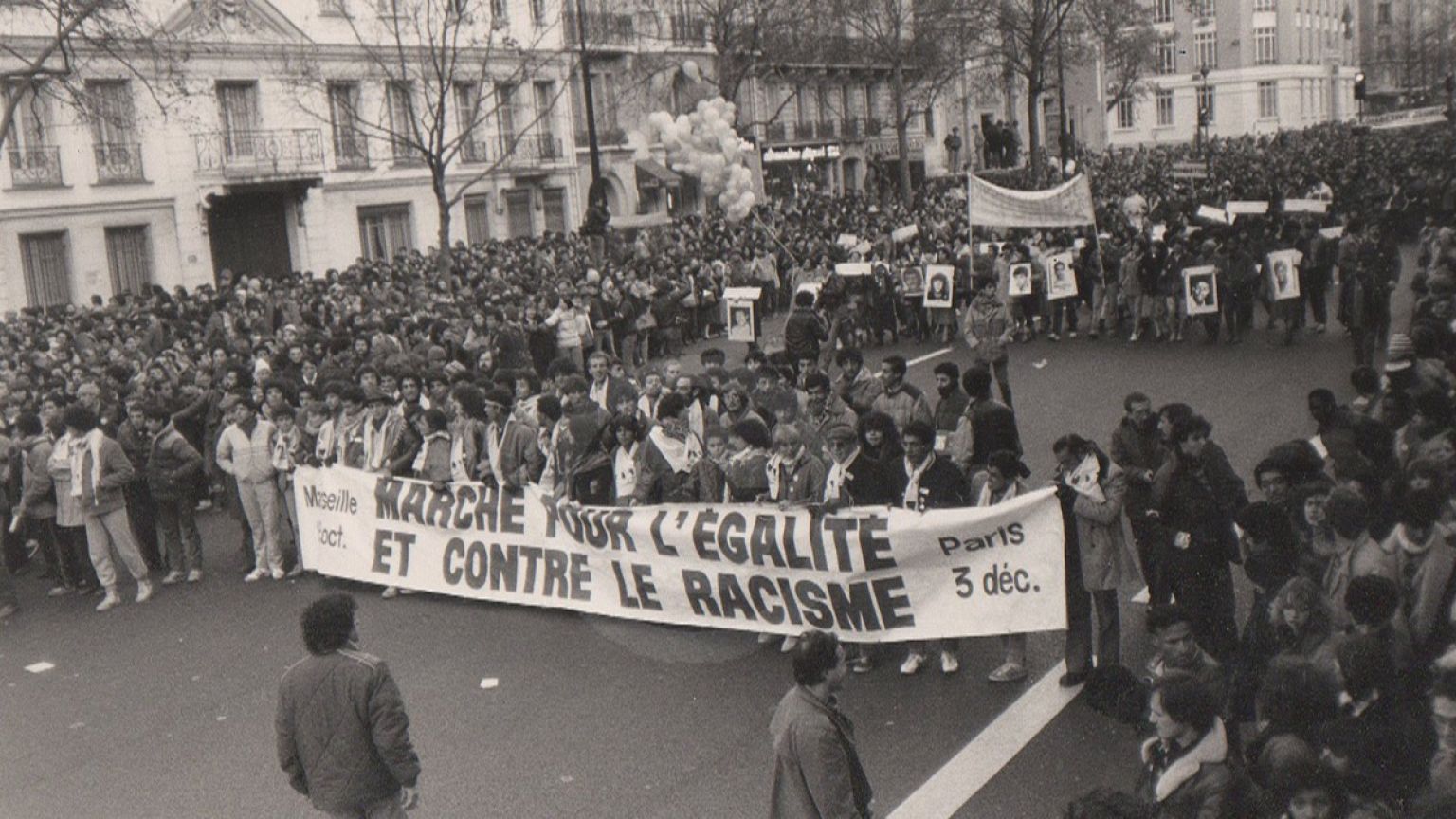 «Les partis politiques sont dépendants des médias »