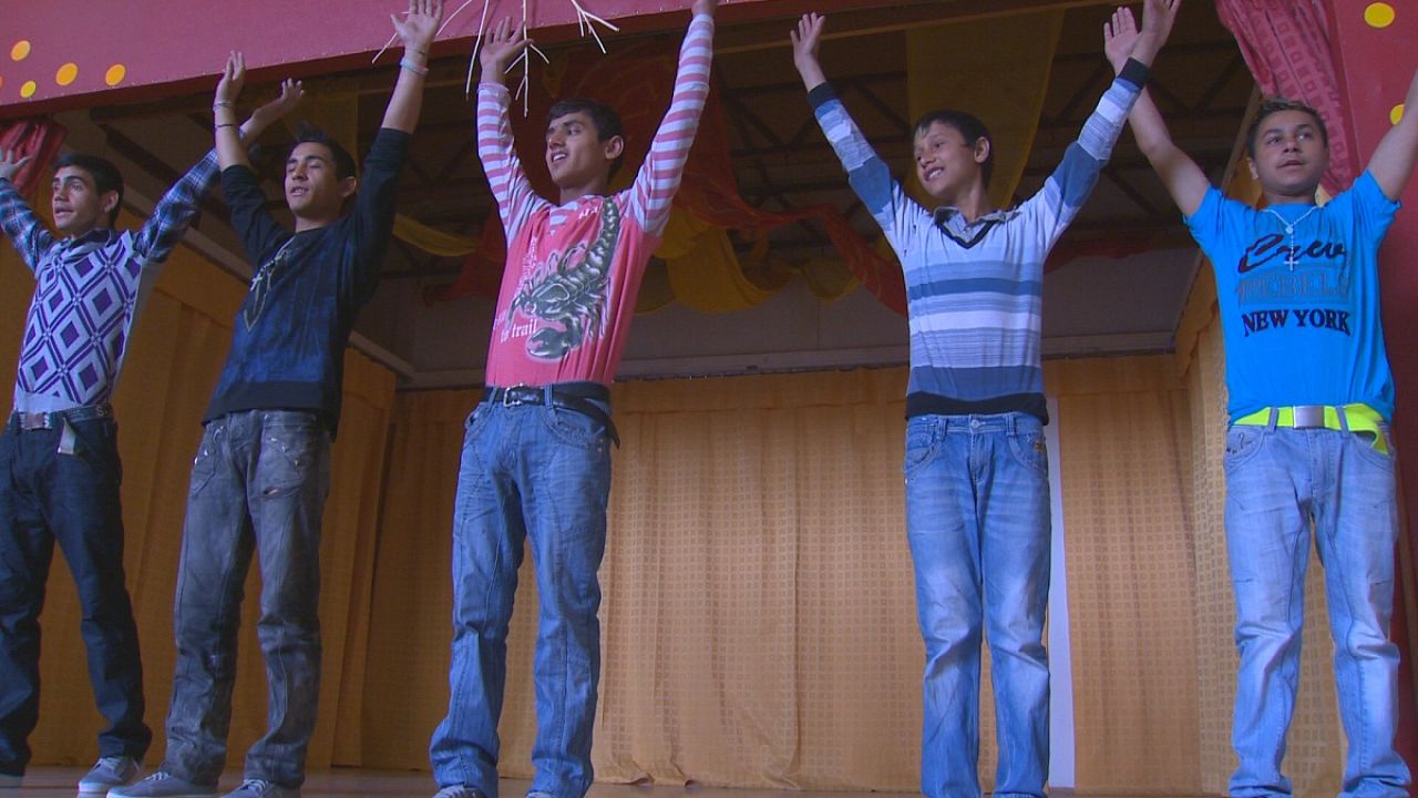 Slumdog Theatre inspires Roma youngsters Slumdog Theatre inspires Roma youngsters