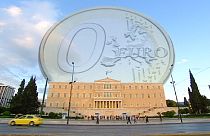 Grécia: Entre a espada do euro e a parede do dracma
