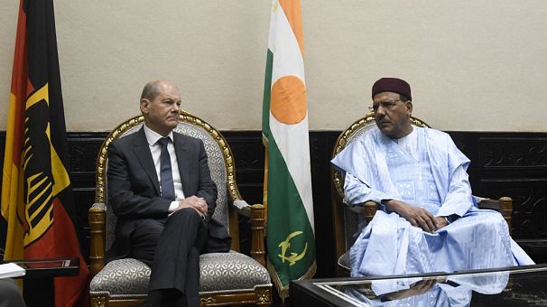 Niger: Bazoum receives Scholz in Niamey, hails Germany's decision to prolong "Operation Gazelle"