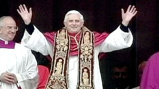 Bento XVI de cardeal conservador a Papa moderno