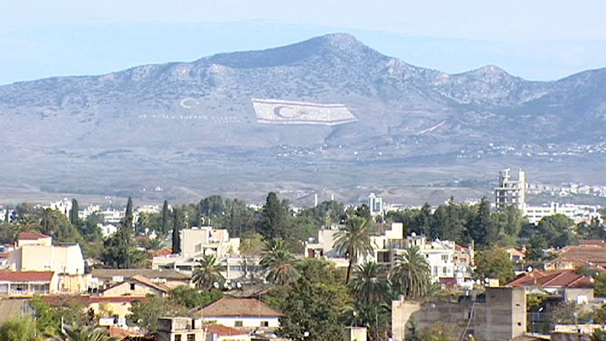 Wirtschaftskrise und Diplomatie im geteilten Zypern