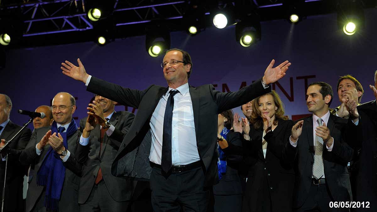 Hollande's year of rattling chains
