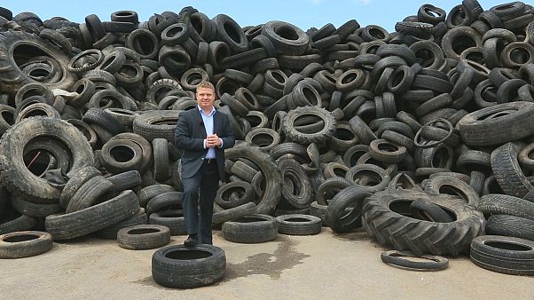 Neumáticos reciclados para construir muros Neumáticos reciclados para construir muros
