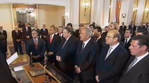 Ορκίστηκε η νέα κυβέρνηση ΝΔ και ΠΑΣΟΚ – Ποιοι είναι οι νέοι υπουργοί και ποιοι έμειναν εκτός Ορκίστηκε η νέα κυβέρνηση ΝΔ και ΠΑΣΟΚ – Ποιοι είναι οι νέοι υπουργοί και ποιοι έμειναν εκτός