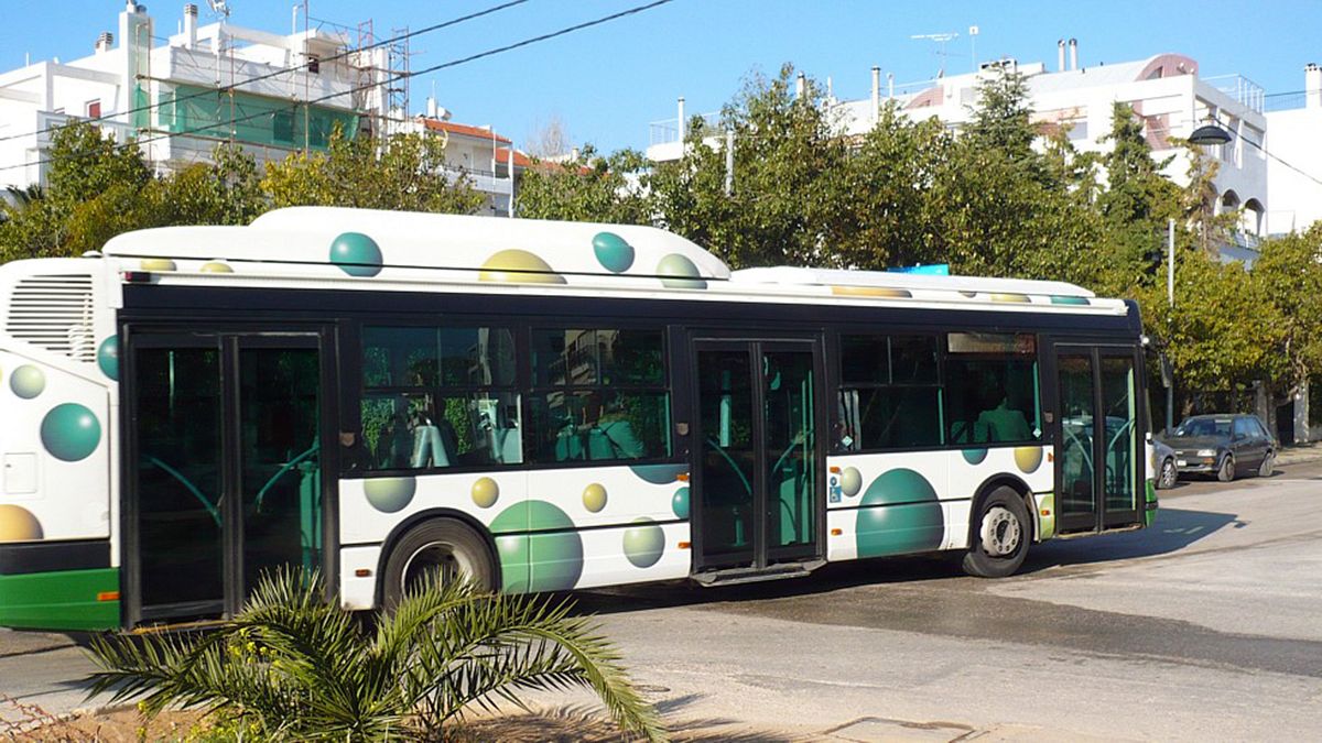 Αθήνα: Επιβίβαση στα λεωφορεία μόνο από την μπροστινή πόρτα!